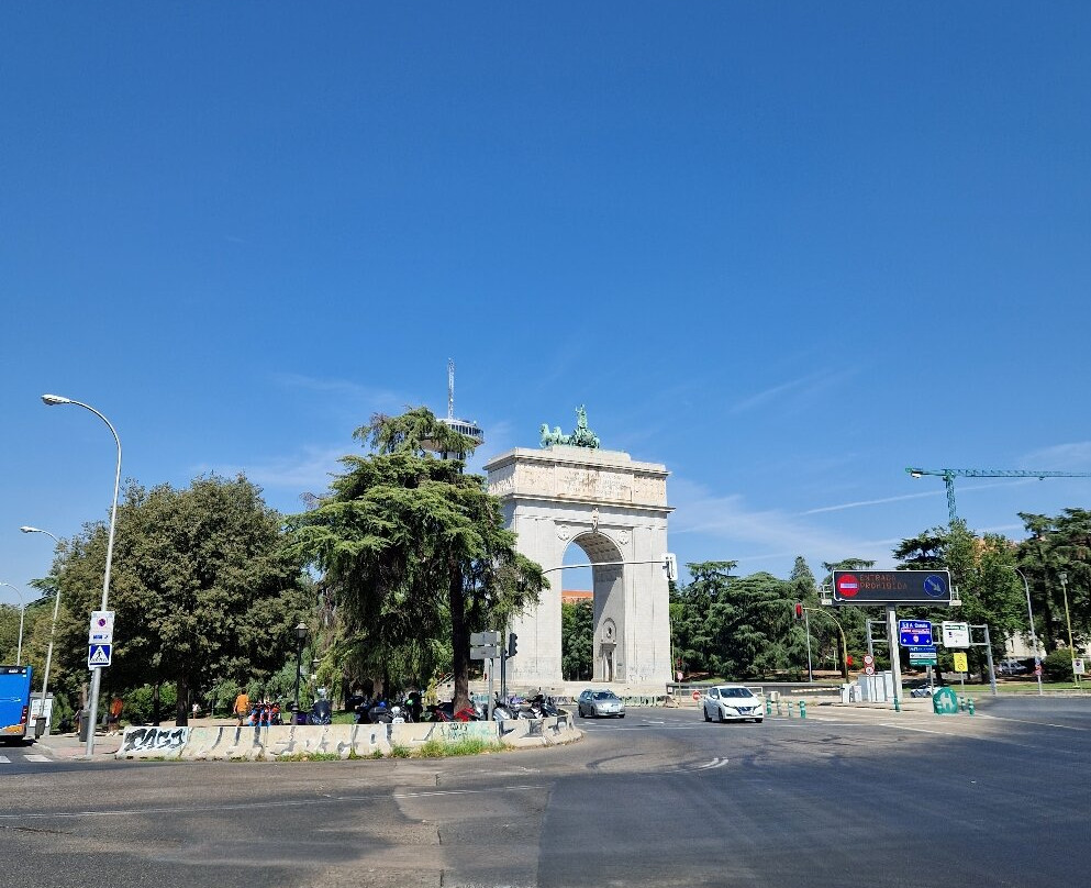 Victory Arch (Arco de la Victoria)景点图片