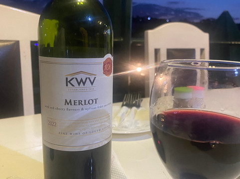 Ryan's Bay Hotel主图