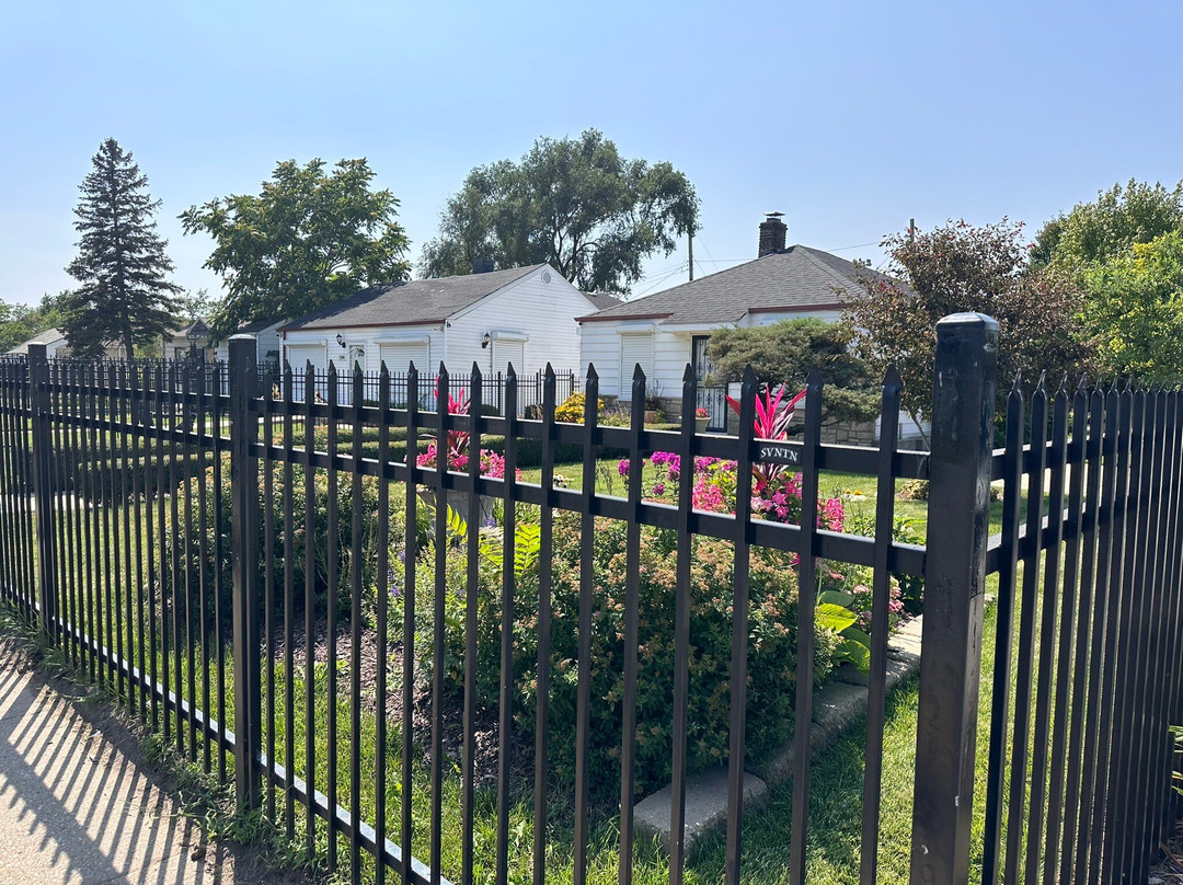 Michael Jackson Family Home景点图片