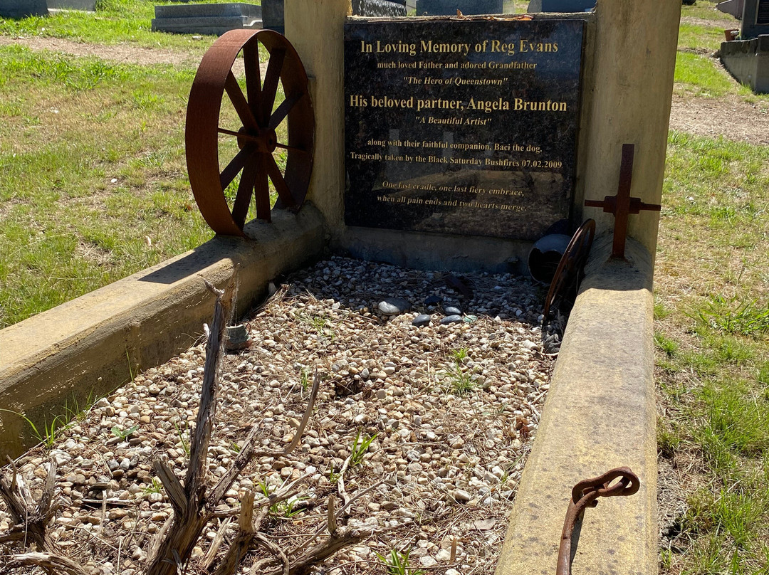 Arthur's  Creek  cemetery-Arthurs Creek必去景点