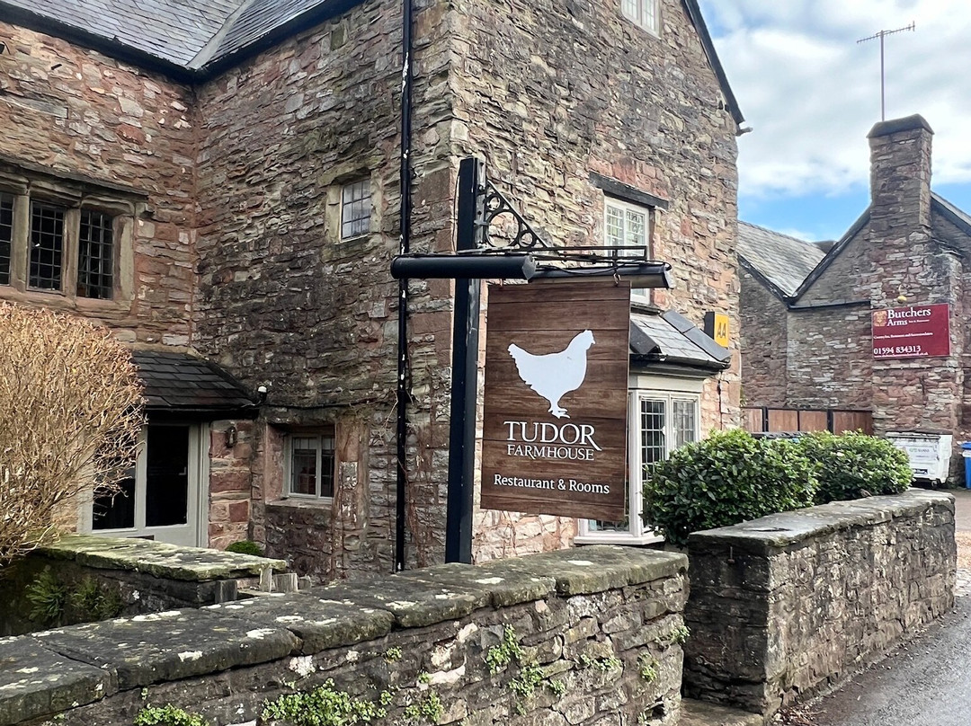 Tudor Farmhouse Hotel主图
