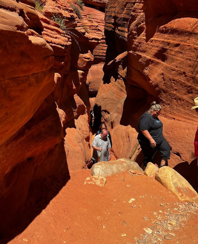 Peek-A-Boo Slot Canyon-卡纳布必去景点