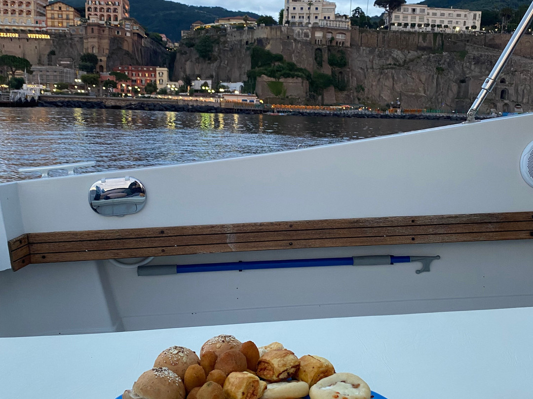 Capri Private Boat Tours-卡碧岛必去景点