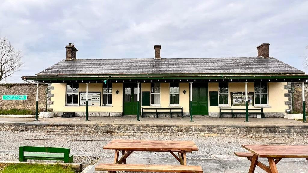 Ballyglunin Railway Station景点图片