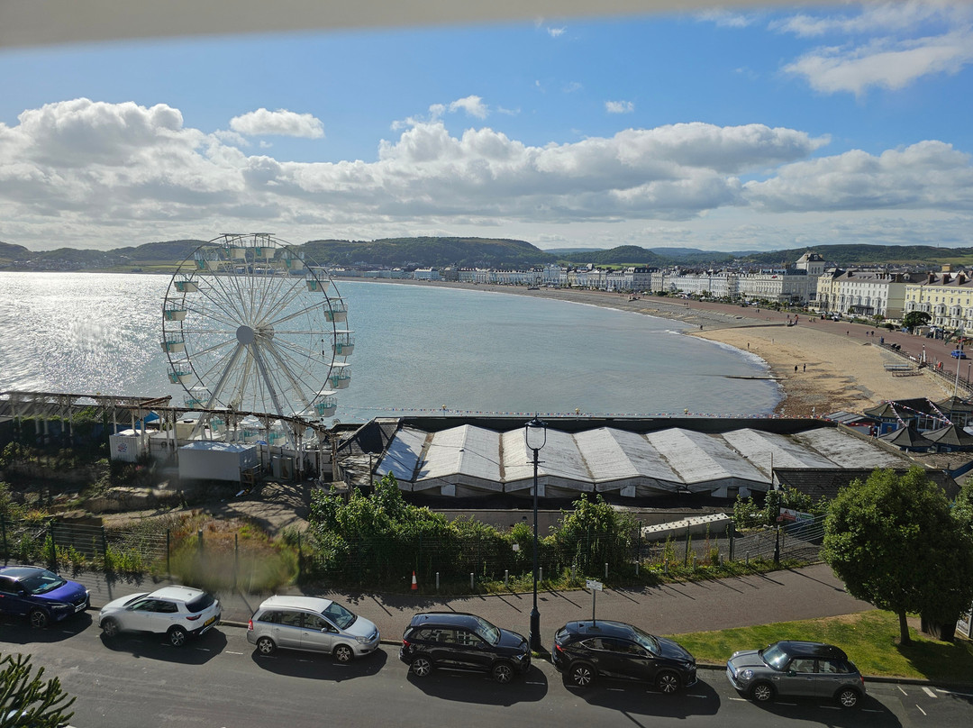 布莱恩-Y-摩尔酒店主图