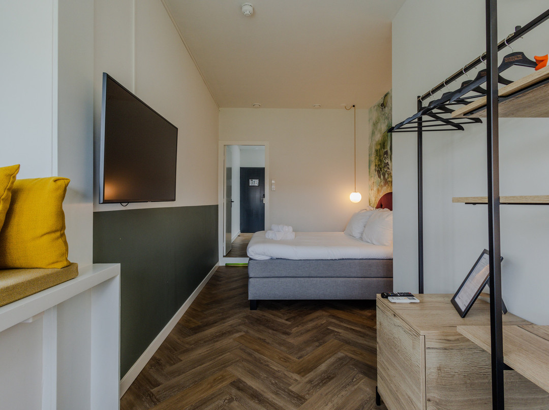 拜德湖酒店主图