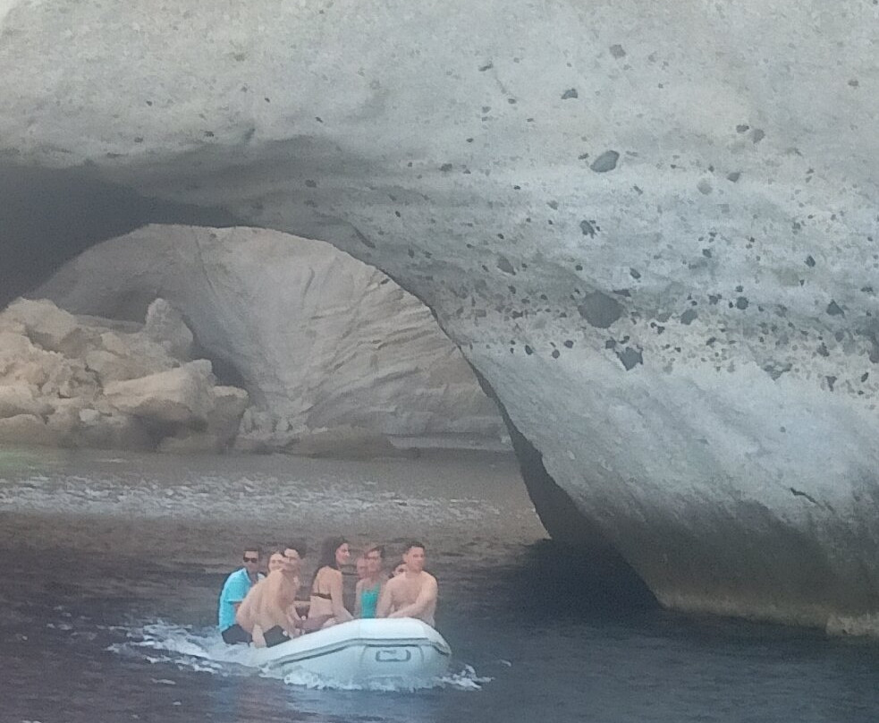 Travel me to Milos Tours-米洛斯岛必去景点