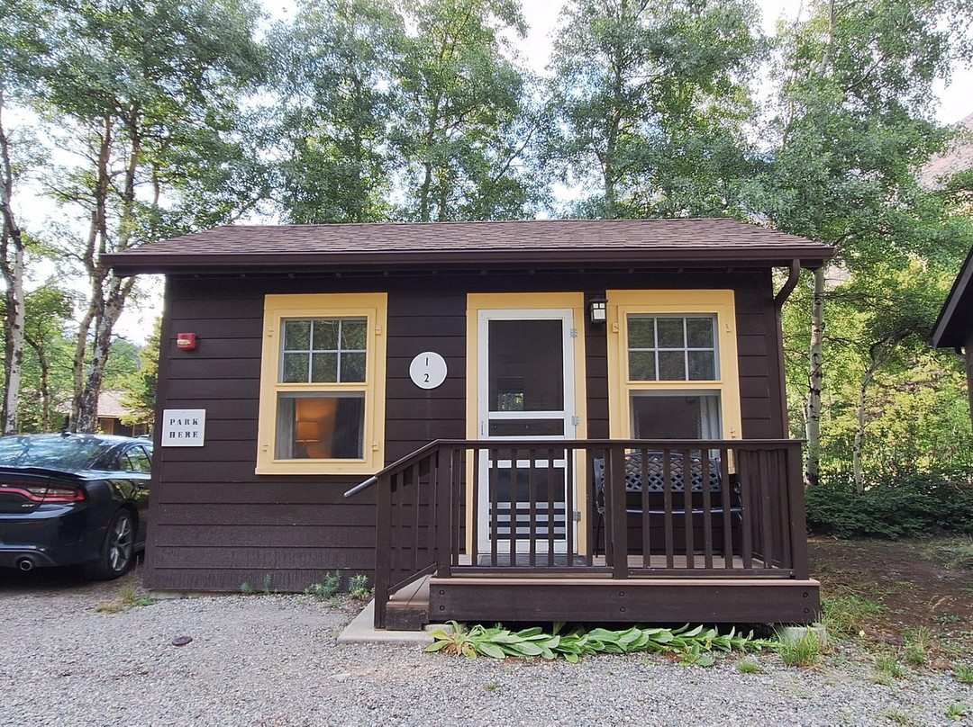 Swiftcurrent Motor Inn and Cabins主图