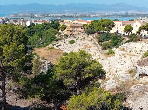 Roman Amphitheatre of Cagliari-卡利亚里省必去景点