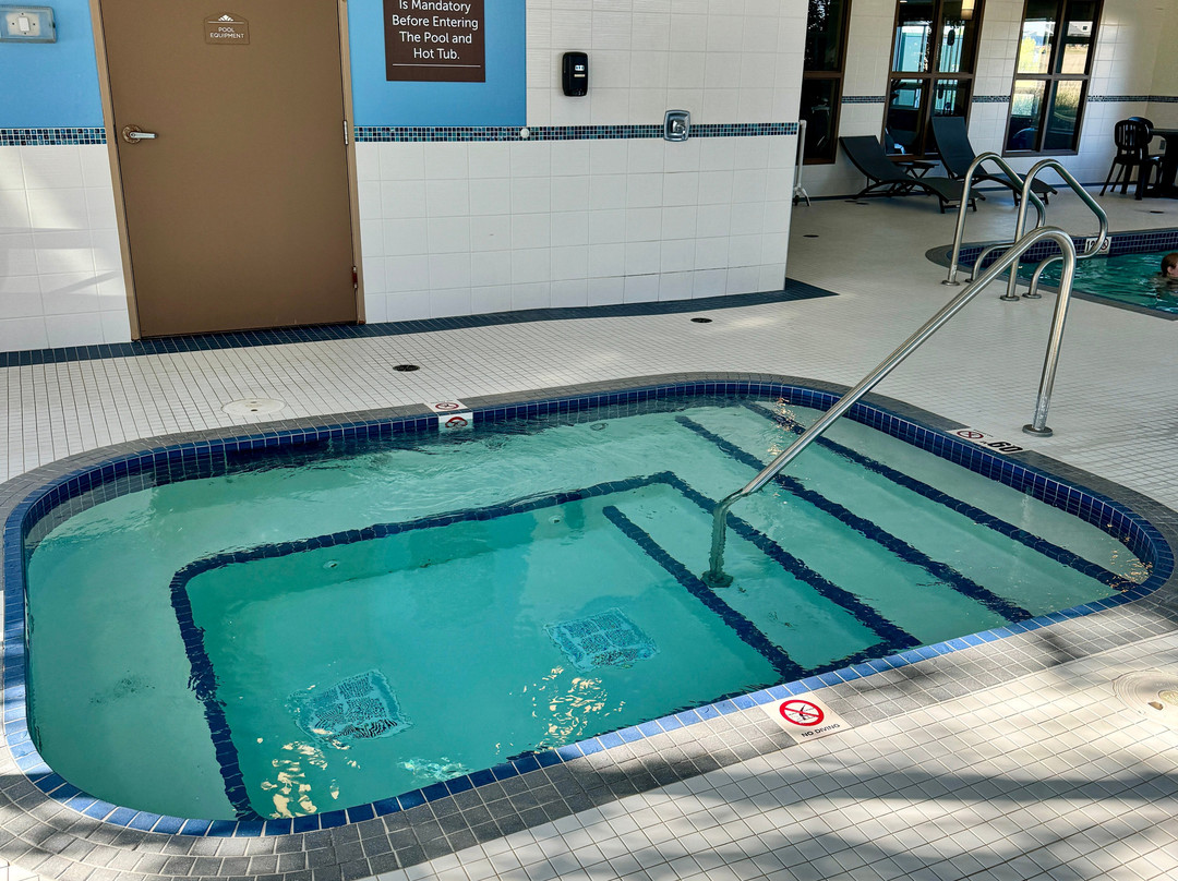 Microtel Inn & Suites by Wyndham Red Deer主图