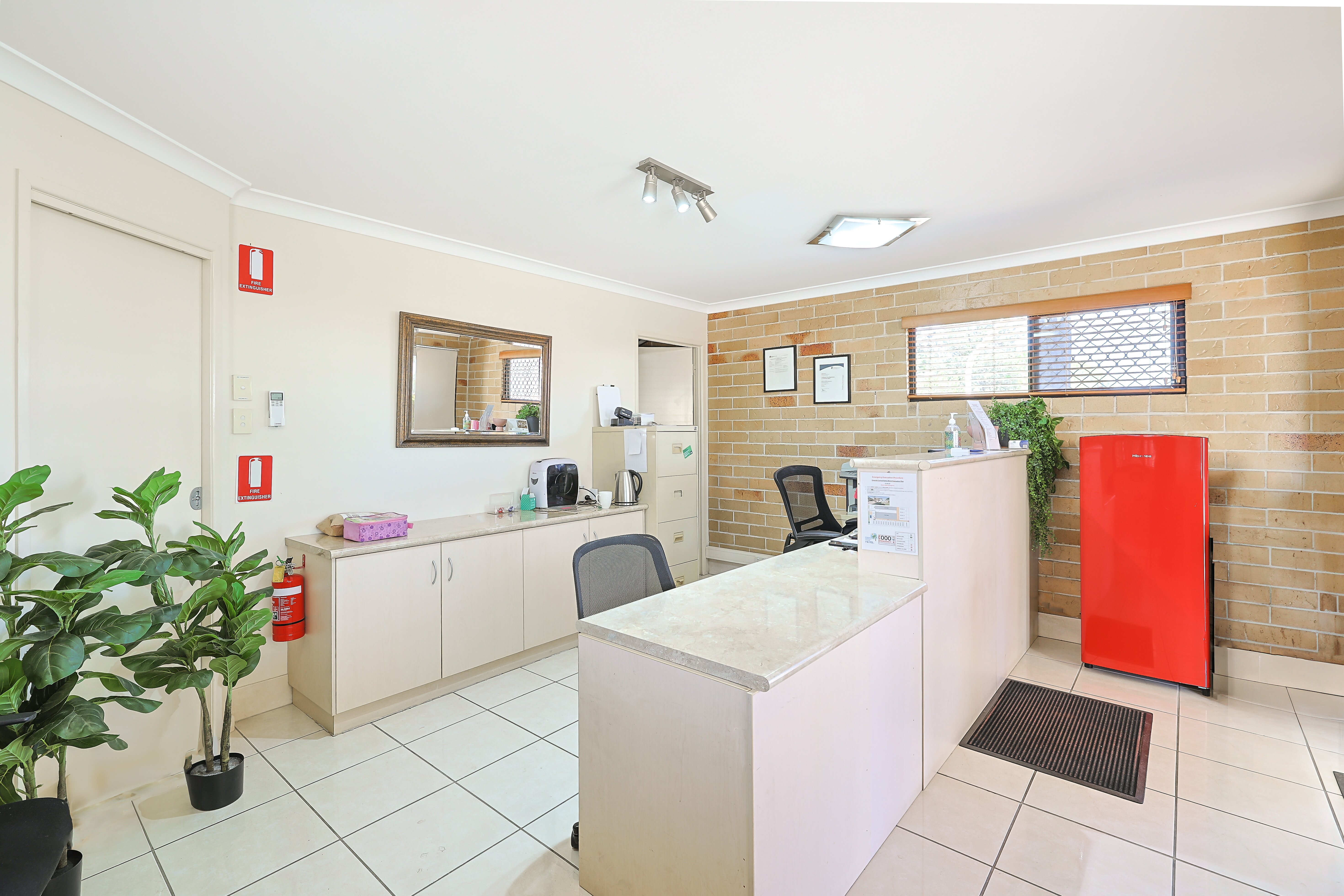 Emerald Central Palms Motel-官方
