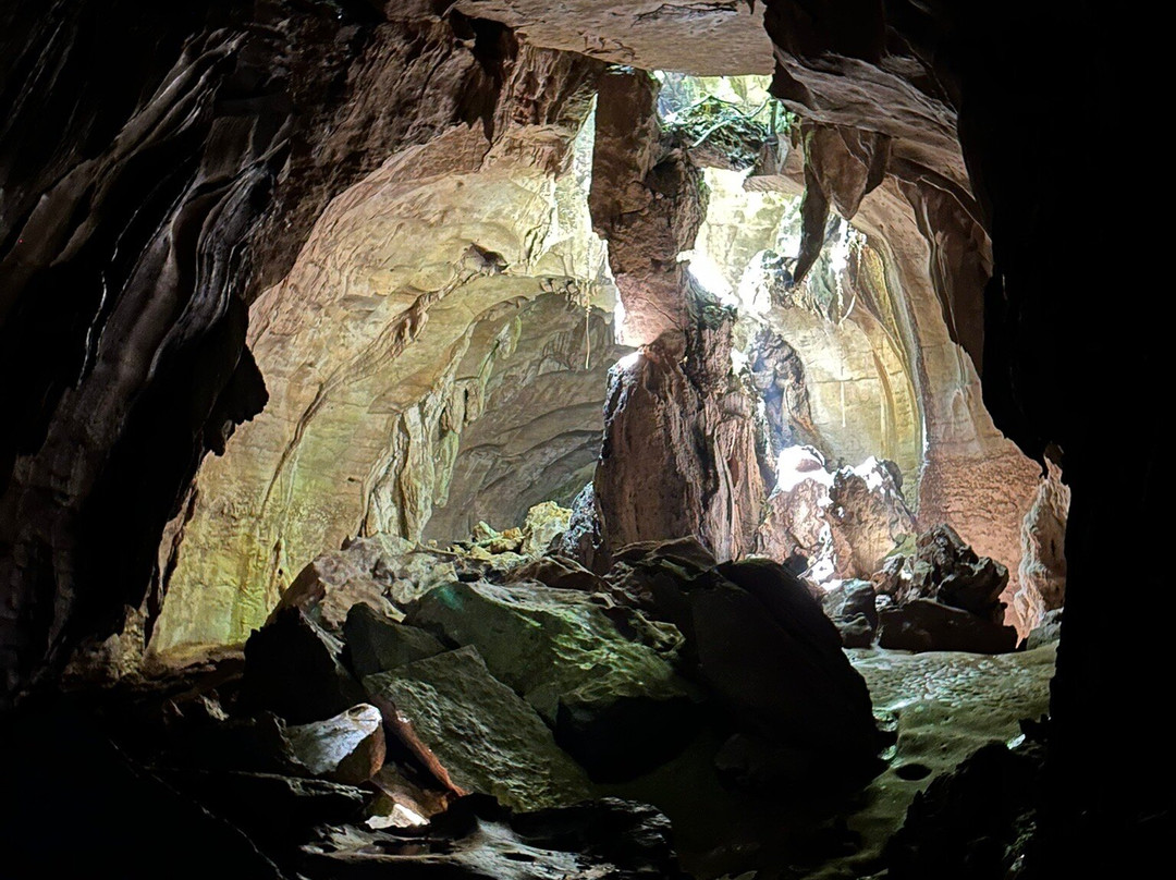 Bat Cave-武吉拉旺必去景点