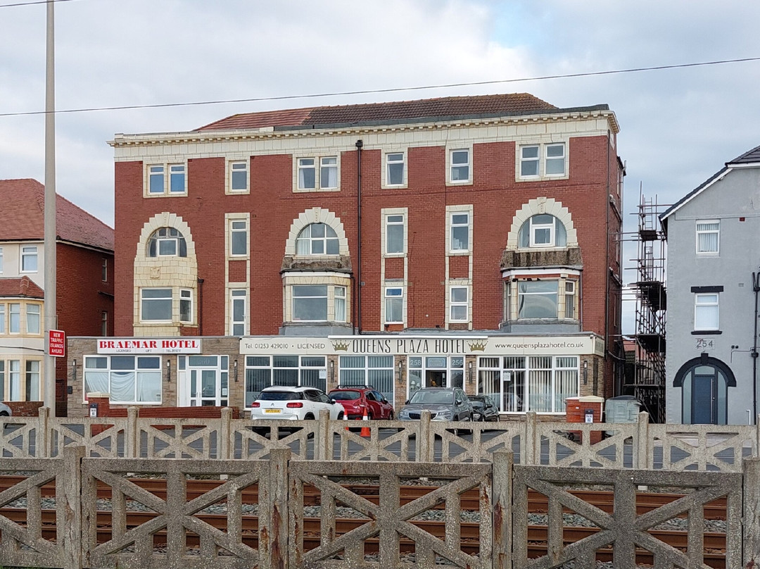Queens Plaza Hotel主图