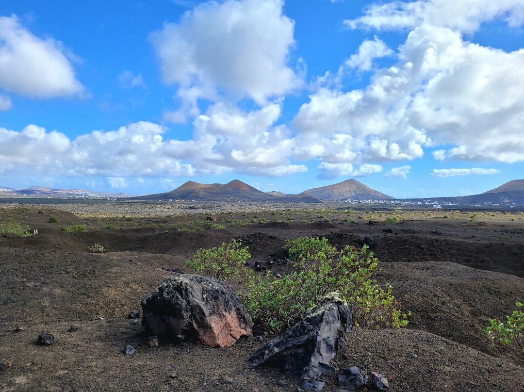 Caldera Colorada-Tinajo必去景点
