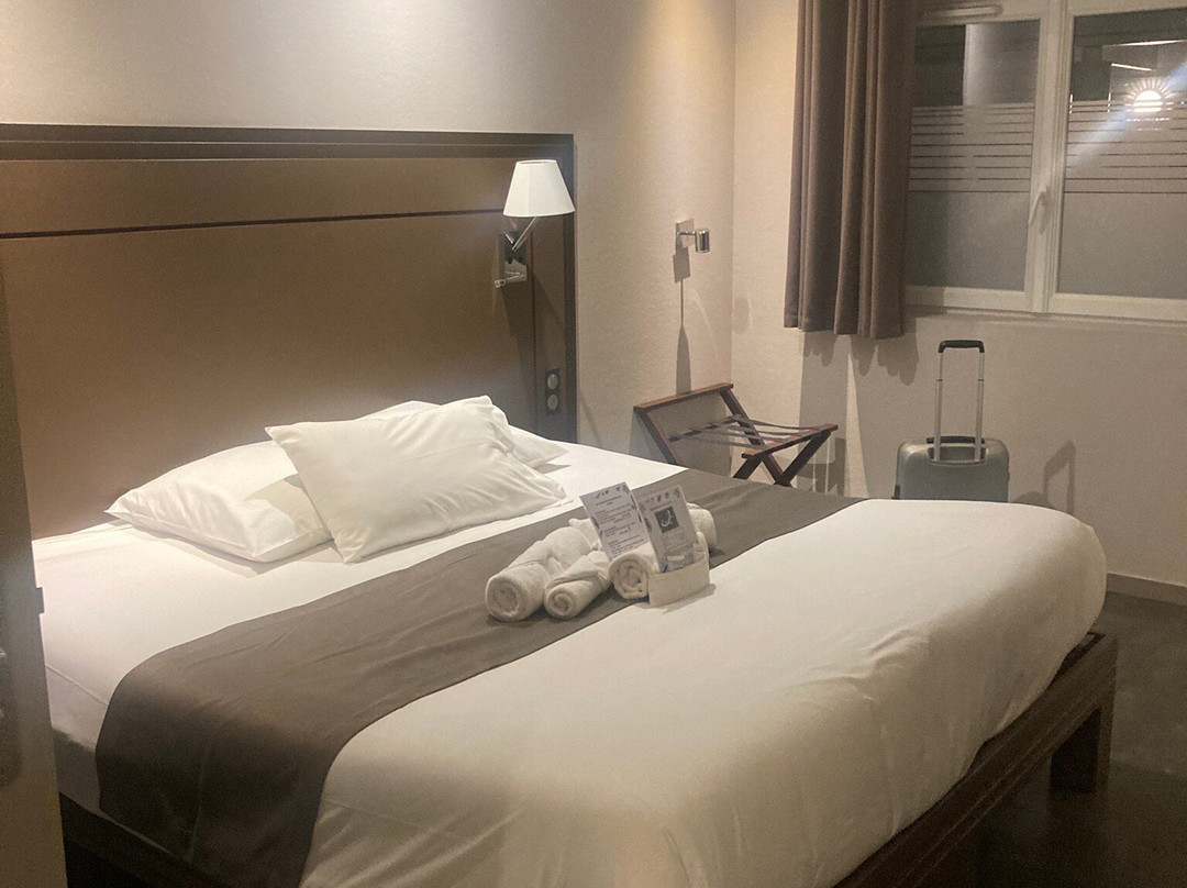 Hôtel Confort Le Moulin Rouge主图