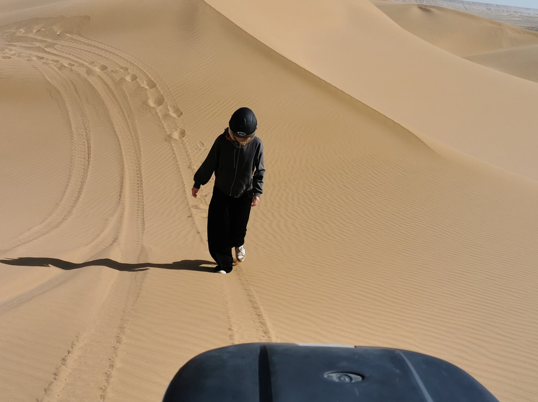 Runway For Sahara-Akhfenir必去景点