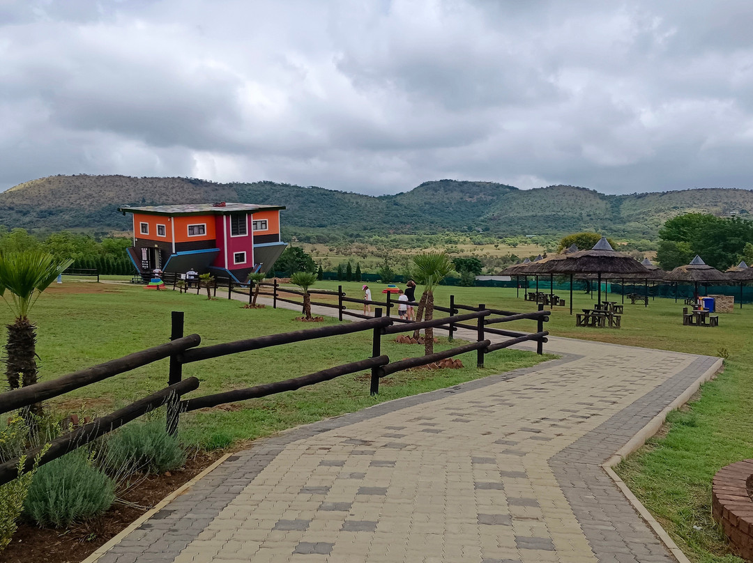 Upside Down House-Broederstroom必去景点