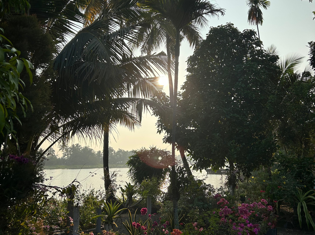 Riverside Retreat主图