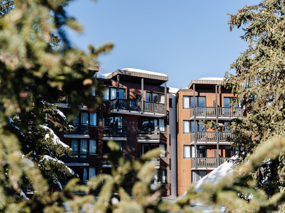 Lake Hôtel Courchevel 1850 by HappyCulture