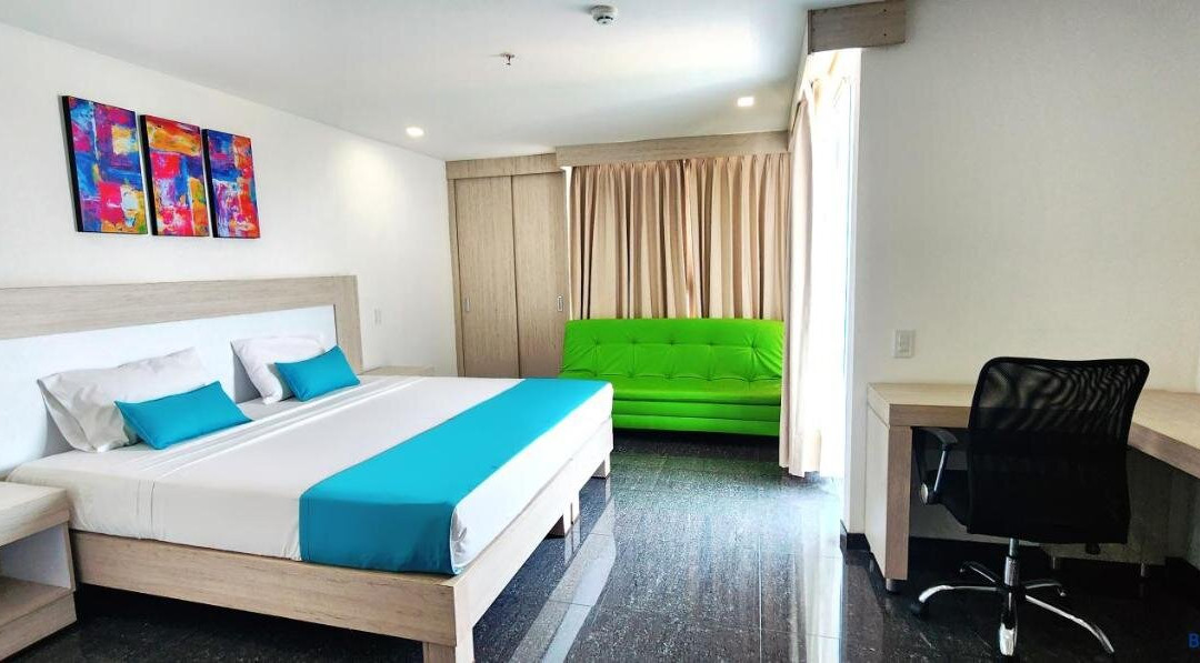 Puerto Tejada酒店住宿-B&E Apartasuites Hotel