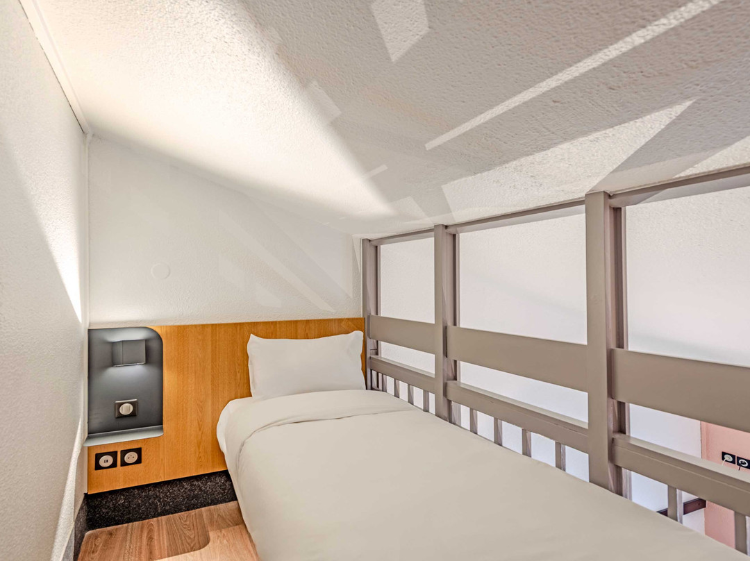 布雷斯特克加赫德克机场 B&B 酒店主图