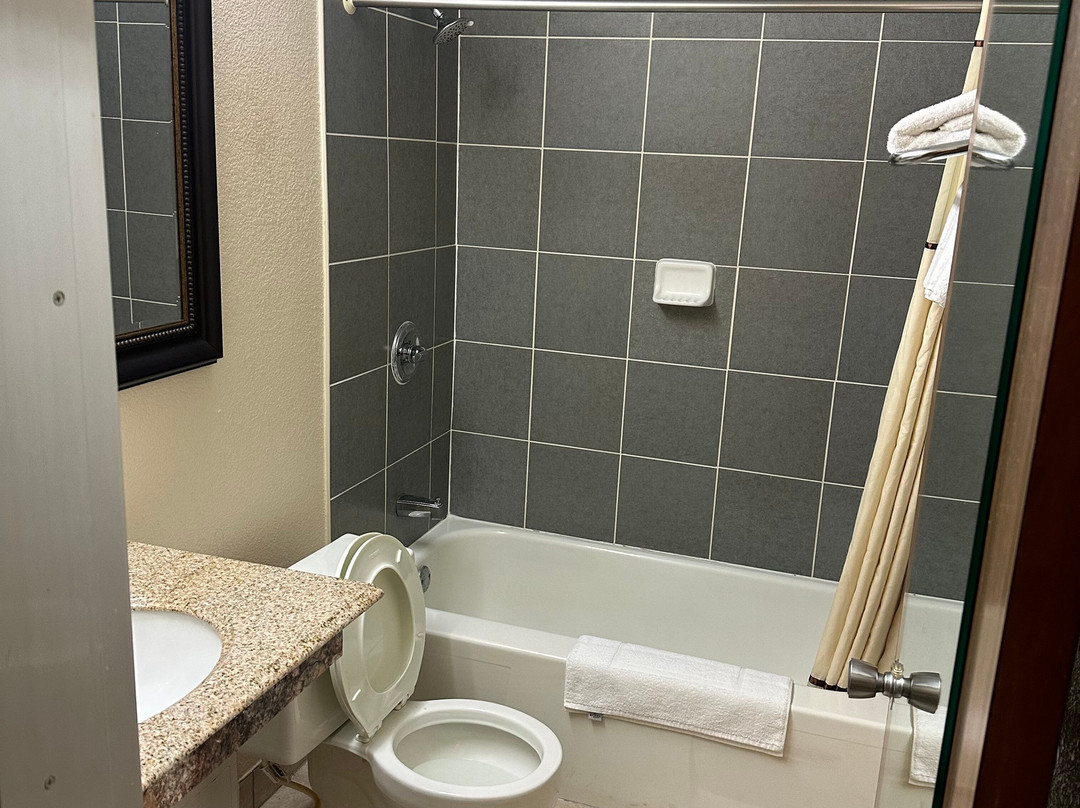 伊克诺米旅馆主图