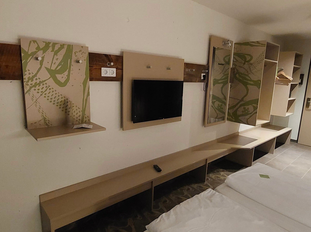 新天鹅堡探险家酒店主图