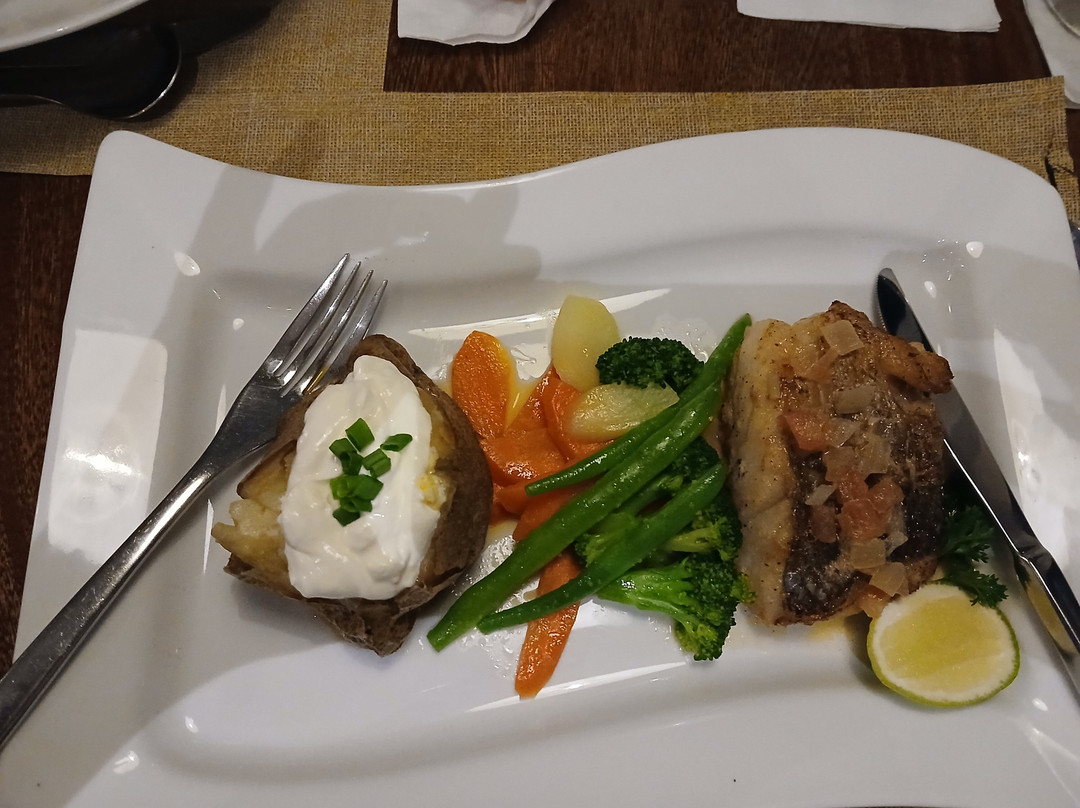 Lighthouse Restaurant at CrewsInn