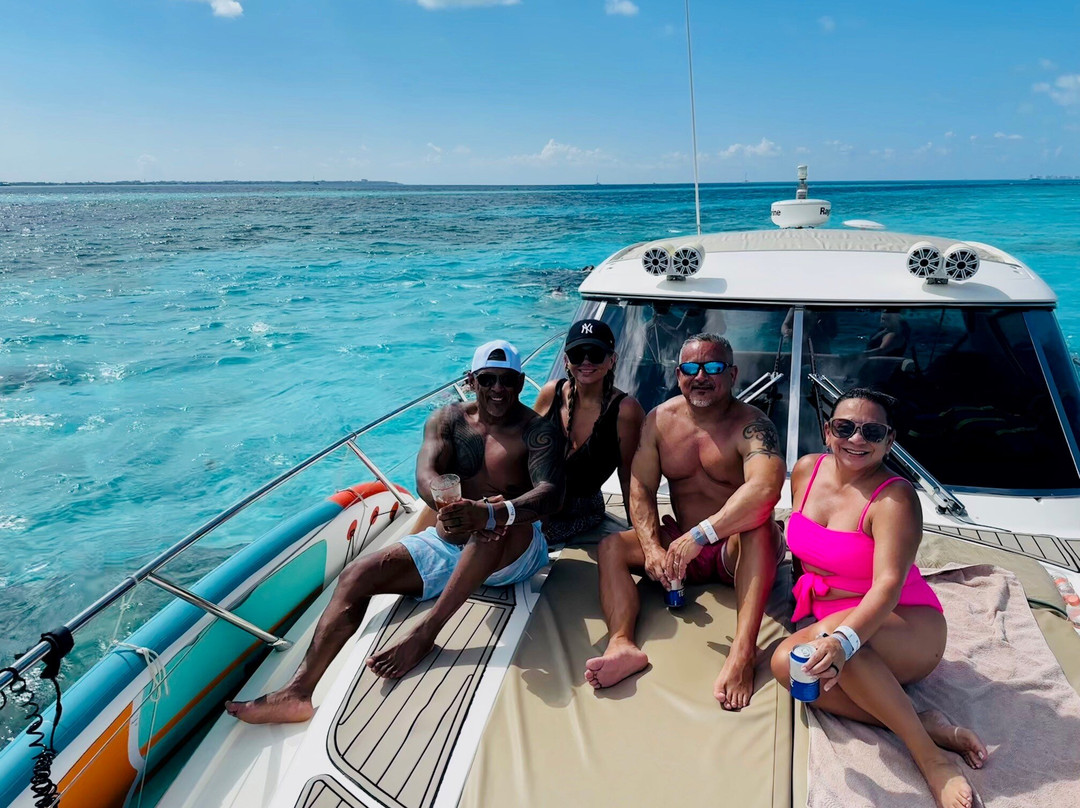 Paradise Luxury Yachts-坎昆必去景点