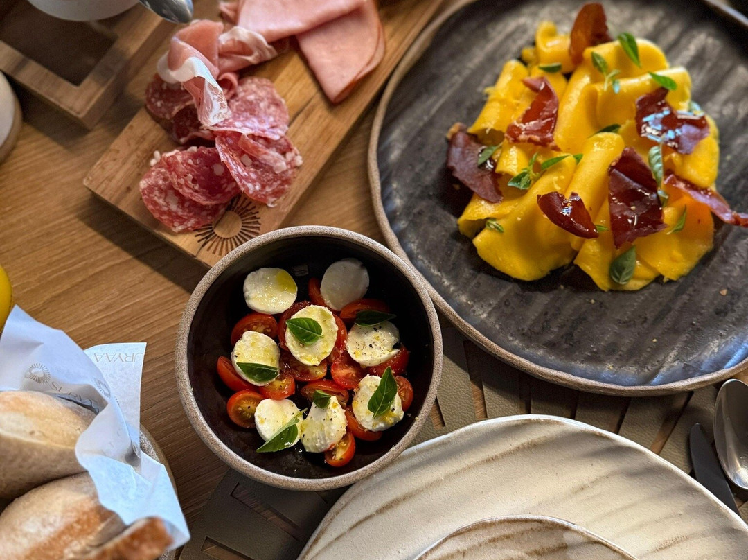 Suryaa Hotel Pinhais, Curio Collection by Hilton主图