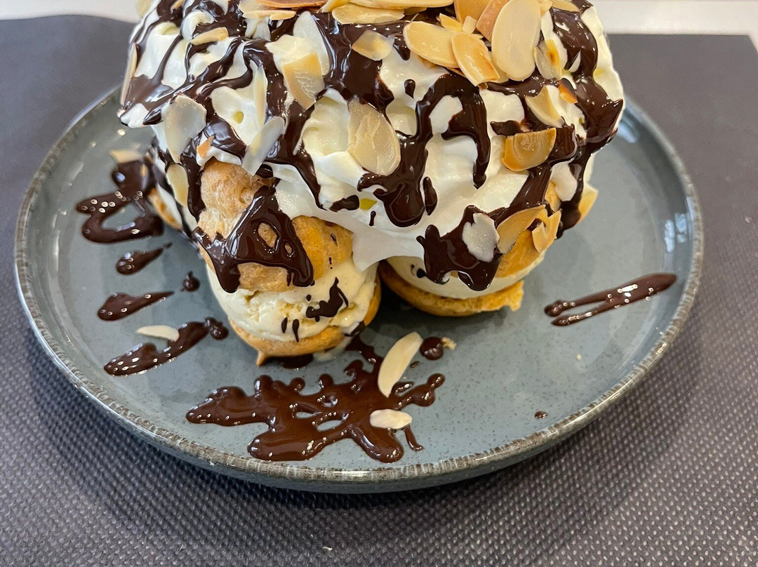 蓝色卵石酒店主图