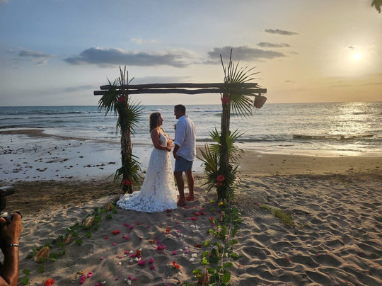 Captain Dennis Boat Tours-瑰宝滩必去景点