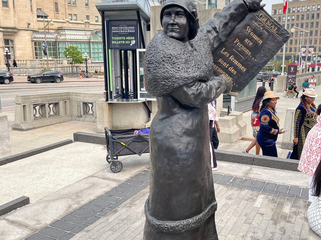 Famous Five Monument-渥太华必去景点