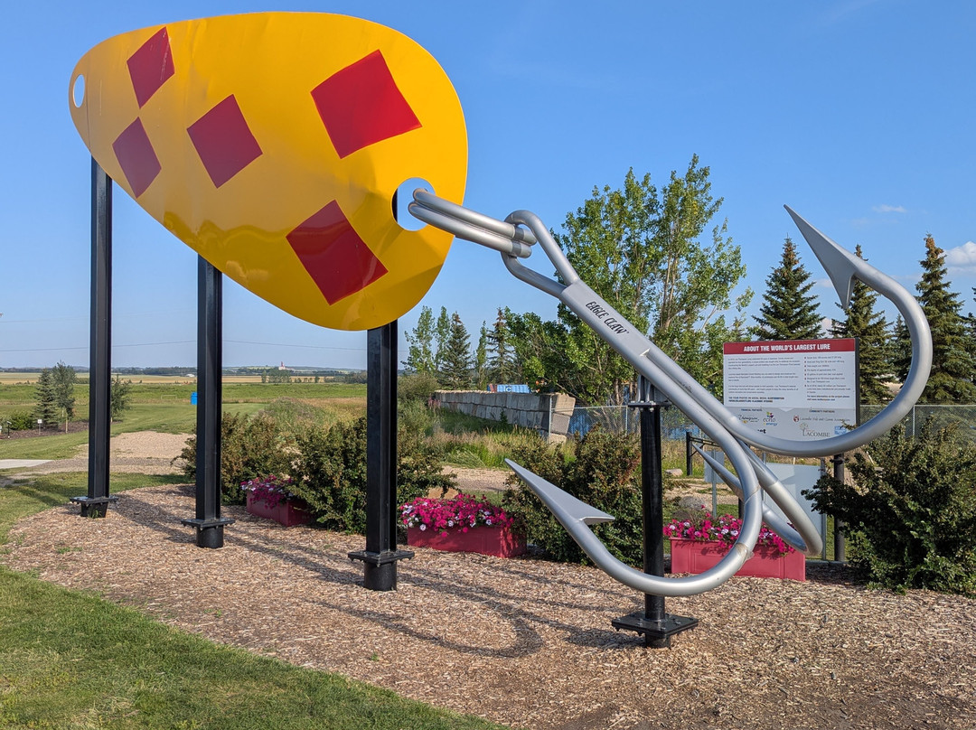Worlds Largest Fishing Lure-拉孔布必去景点