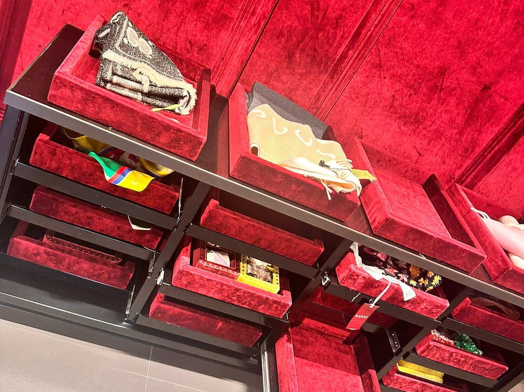 Gucci Outlet-雷杰洛必去景点