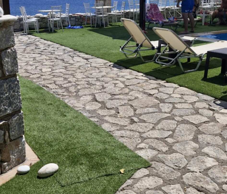 Lalloudes Seaside Accommodation主图