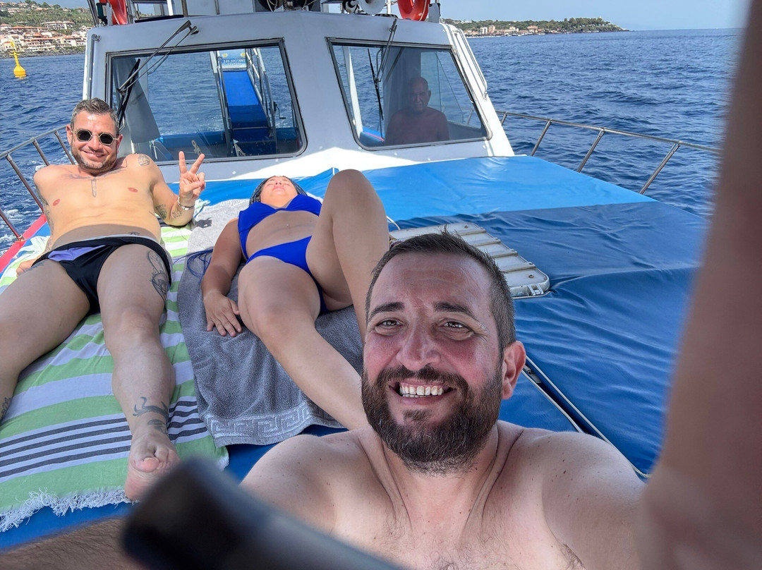 Barca Ulisse-Acitrezza必去景点