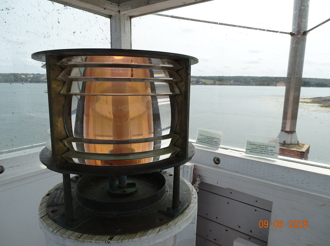 Gilbert's Cove Lighthouse-Gilberts Cove必去景点