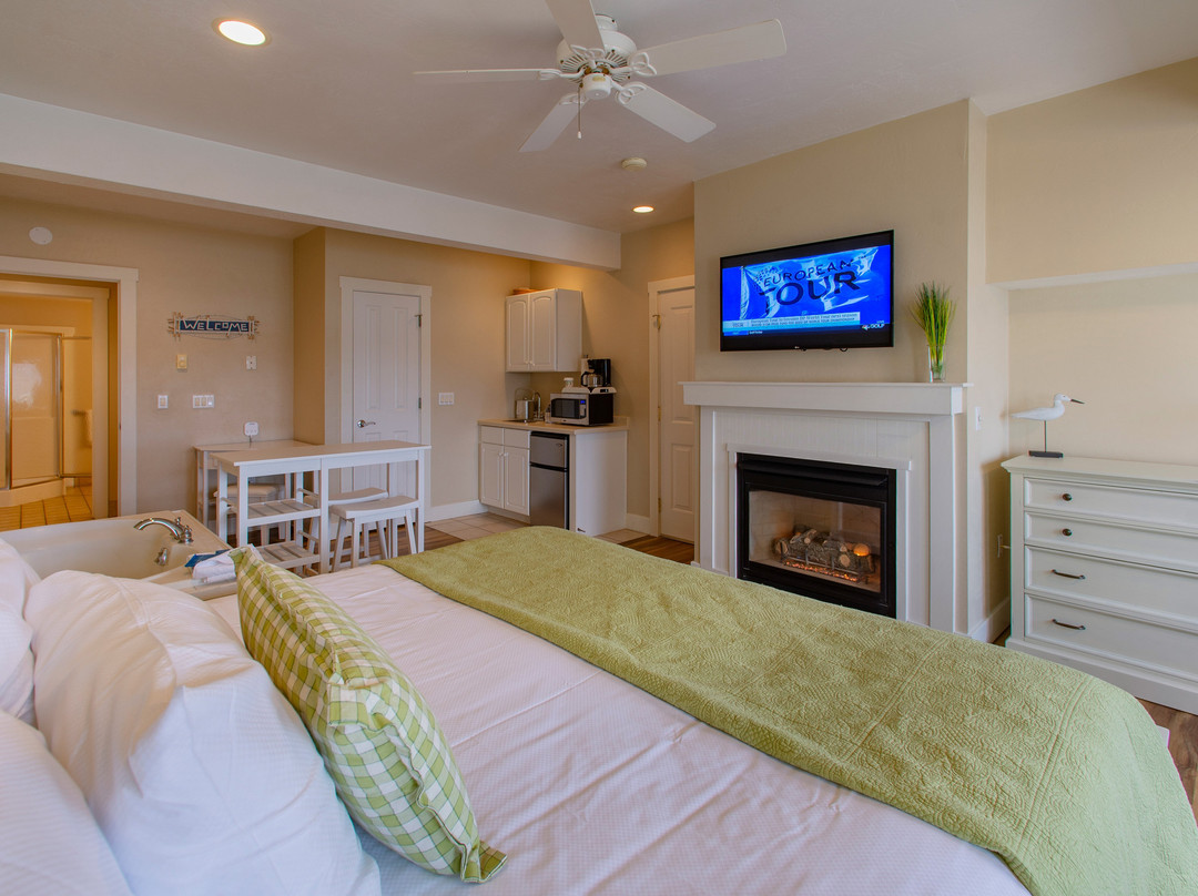 Edgewater Resort主图