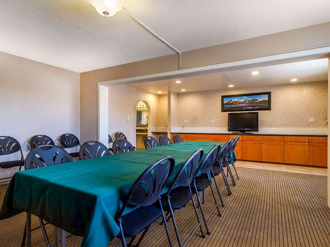 Auburn House Hotel主图