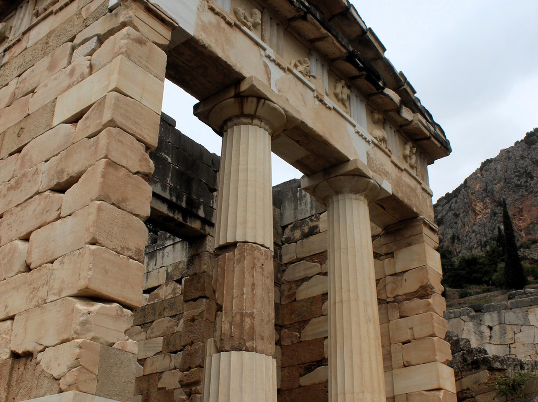 Treasury of the Athenians-德尔斐必去景点