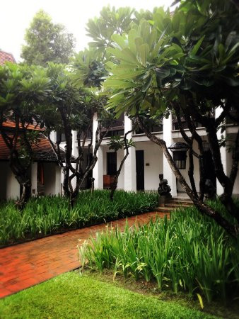 拉差曼哈酒店主图