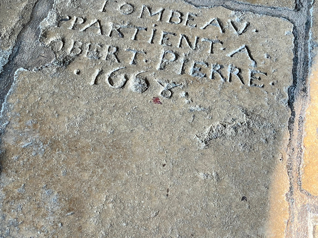 Tour Saint-Nicolas-Paray Le Monial必去景点