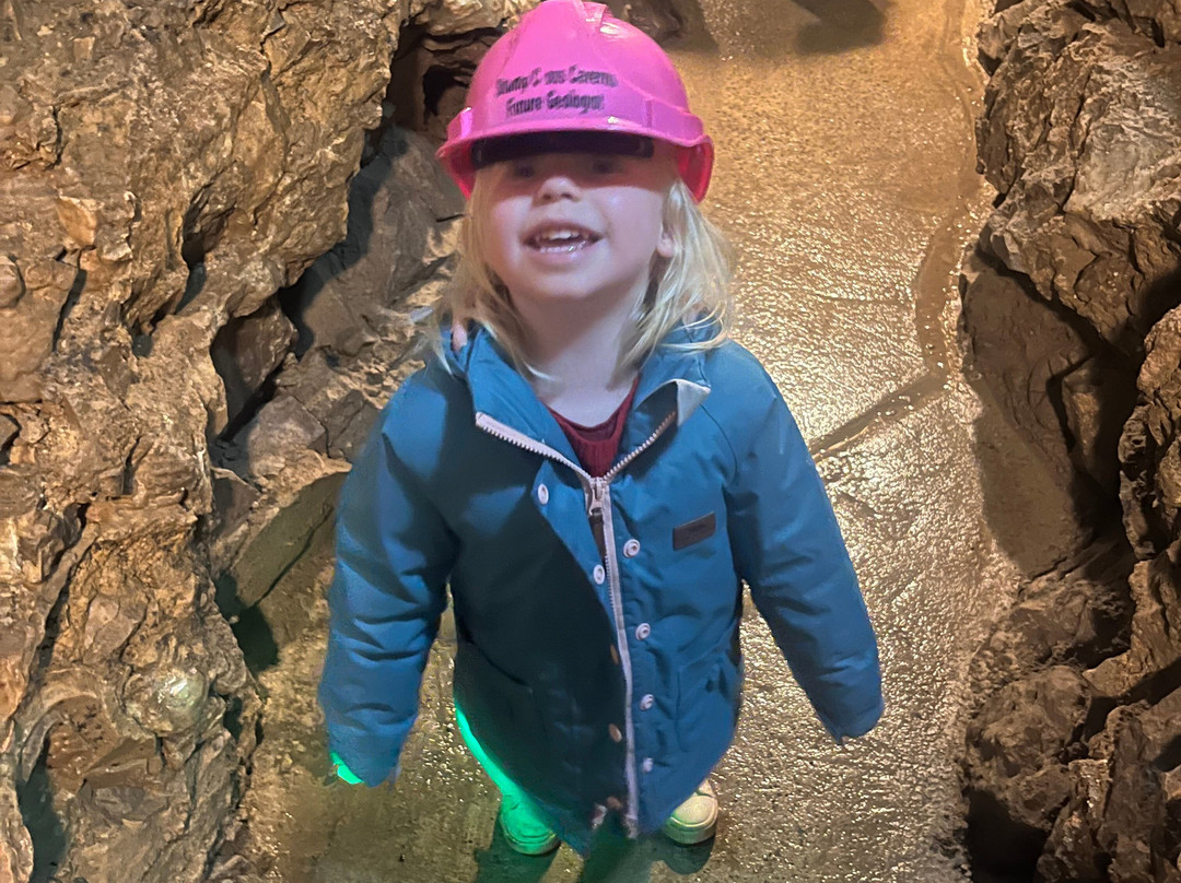 Stump Cross Caverns-Pateley Bridge必去景点