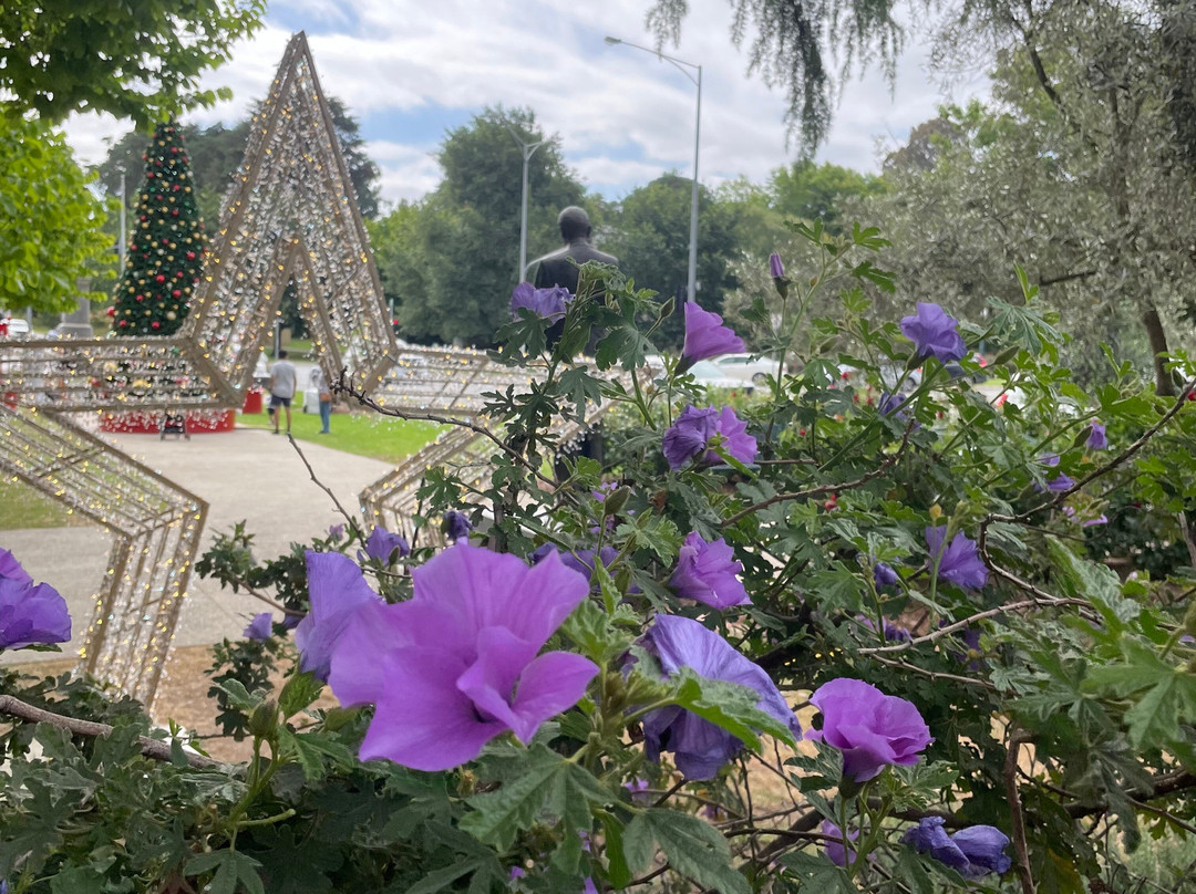 LORD Richard Gavin Gardiner Casey Statue-伯威克必去景点