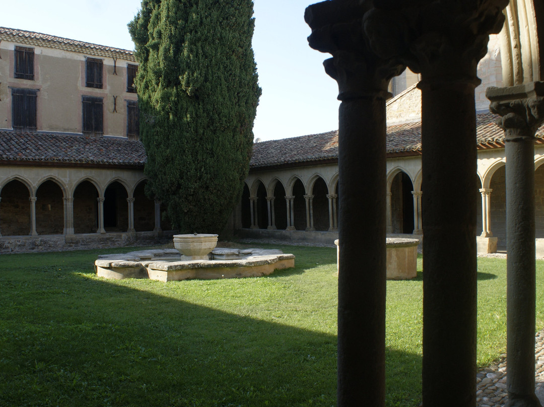 Abbaye de Saint Hilaire-Saint-Hilaire必去景点