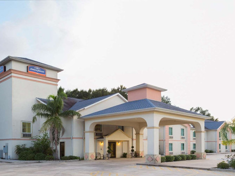 Bourg酒店住宿-Howard Johnson by Wyndham Houma