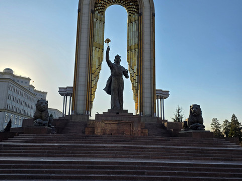 Statue of Ismoil Somoni-杜尚别必去景点