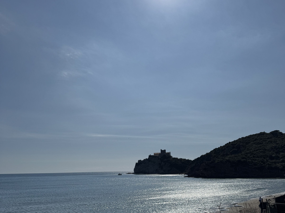 Spiaggia delle Rocchette-佩斯卡亚堡必去景点