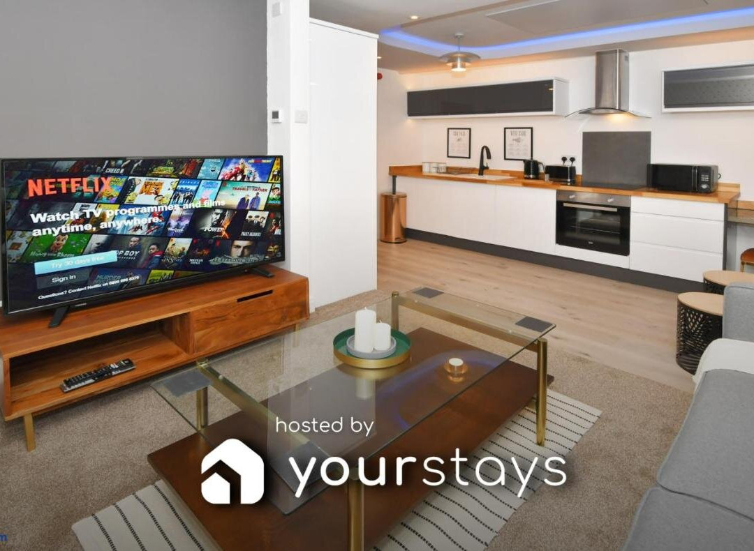 Antrobus Deluxe Apartments by YourStays